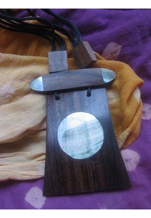 CO116 collier bois rectangle reglable et rond de nacre zoom