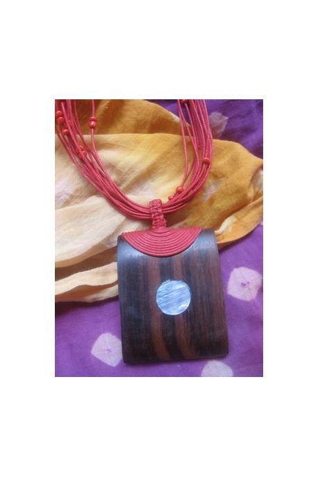 CO114 collier bois rectangle certi de fils et rond de nacre